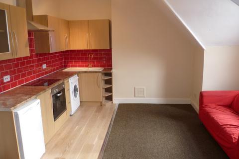 1 bedroom flat to rent, Holmesdale Road, London SE25