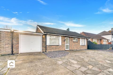 2 bedroom detached bungalow to rent, Queensway, Orpington BR5