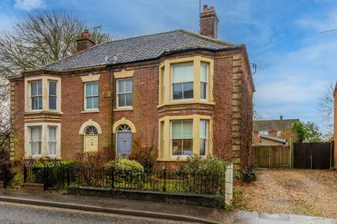 6 bedroom semi-detached house for sale, High Street, Watton