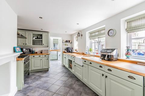 6 bedroom semi-detached house for sale, High Street, Watton