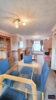 3 bedroom terraced house to rent, Ash Road, Reading RG30