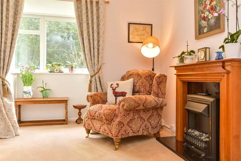 2 bedroom ground floor flat for sale, Wimblehurst Court, Horsham RH12