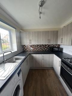 3 bedroom terraced house to rent, Scarborough Way, Slough