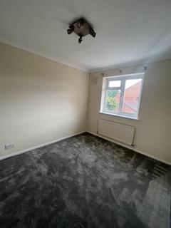 3 bedroom terraced house to rent, Scarborough Way, Slough