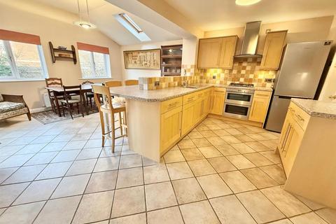 4 bedroom detached house for sale, Bishopton Drive, Macclesfield