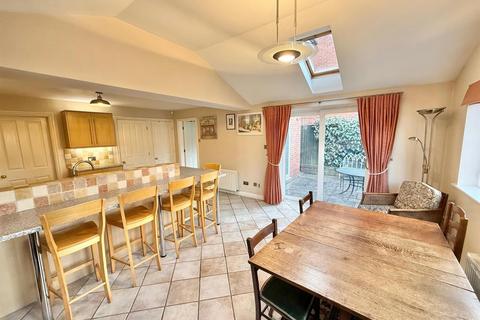 58 Bishopton Drive, Macclesfield, SK11 8TR