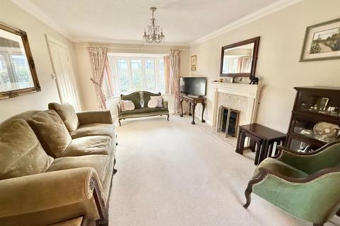 58 Bishopton Drive, Macclesfield, SK11 8TR