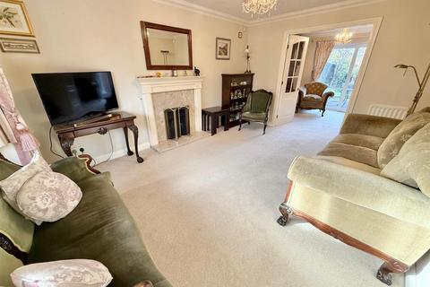 58 Bishopton Drive, Macclesfield, SK11 8TR