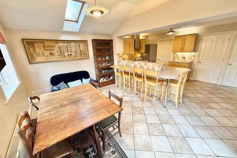 58 Bishopton Drive, Macclesfield, SK11 8TR