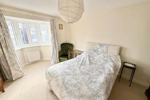 58 Bishopton Drive, Macclesfield, SK11 8TR