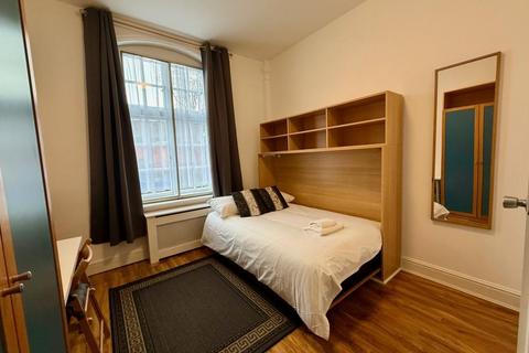 Studio to rent, Fulham Palace Road, Hammersmith, London W6