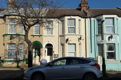38 Beach Road, Clacton-on-sea, CO15 1UE