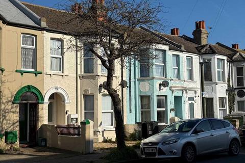 38 Beach Road, Clacton-on-sea, CO15 1UE