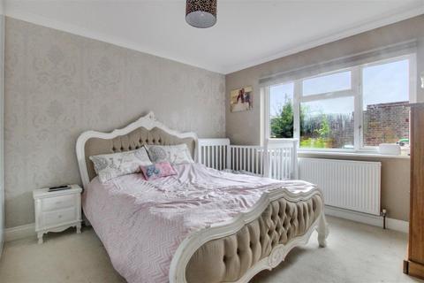 2 bedroom flat for sale, Merridene, London