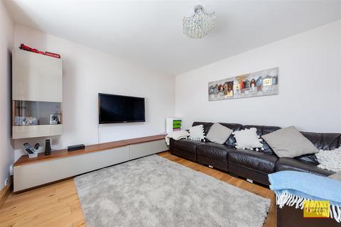 3 bedroom house for sale, Lonsdale Drive, Enfield