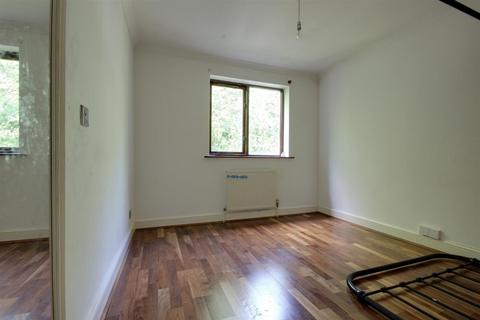 2 bedroom flat for sale, Brook Park Close, London