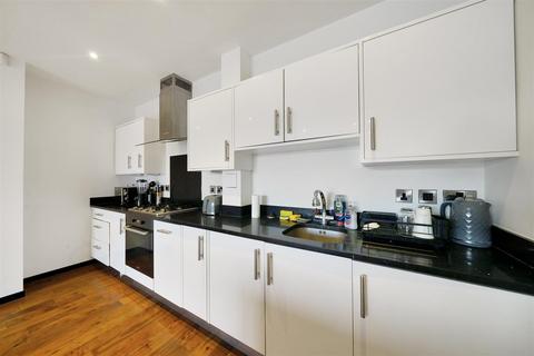 2 bedroom apartment for sale, Bramley Road, London