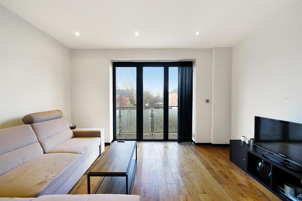 Flat 21, Crystal Court - Ldt Uym YYWDemq Rycn IKv.jpg