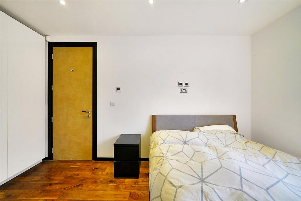 Flat 21, Crystal Court - l APhy ZCcko VQm DDZZCq9.jpg