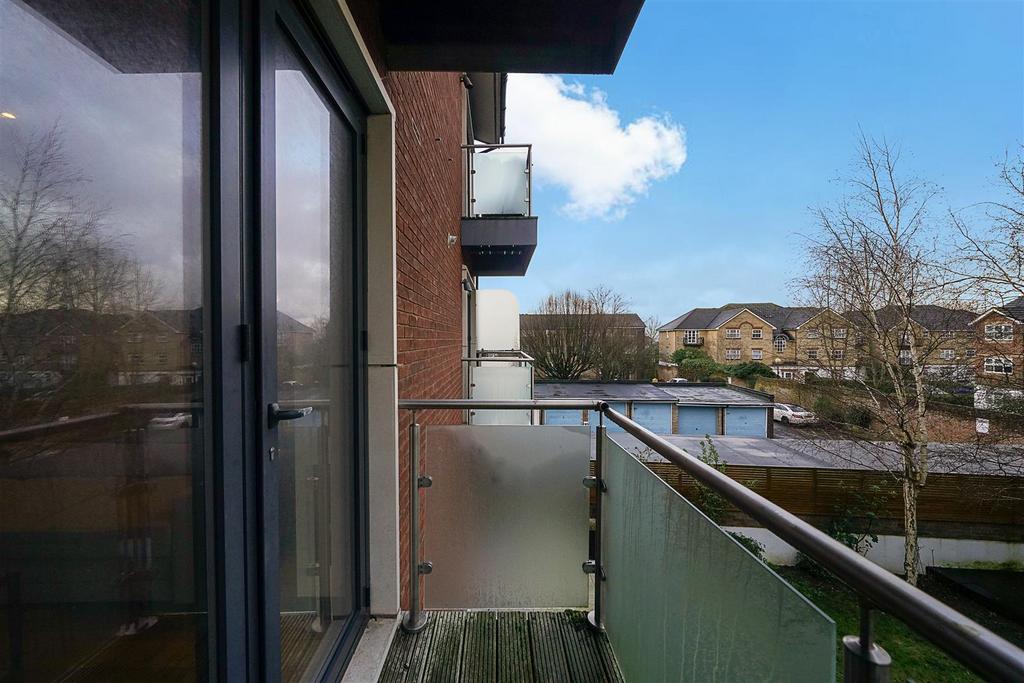 Flat 21, Crystal Court - EH4ycm HTXm LKt Kco Yd F1.jpg