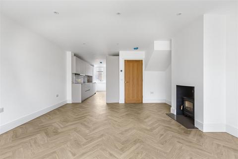 2 bedroom terraced house for sale, Cedars Road, London