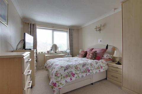 2 bedroom retirement property for sale, Homewillow Close, London