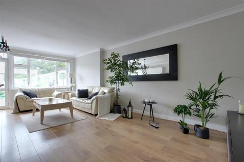 4 bedroom semi-detached house for sale, The Birches, London