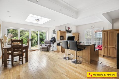 5 bedroom semi-detached house for sale, CHAIN FREE - Wellington Road, Enfield