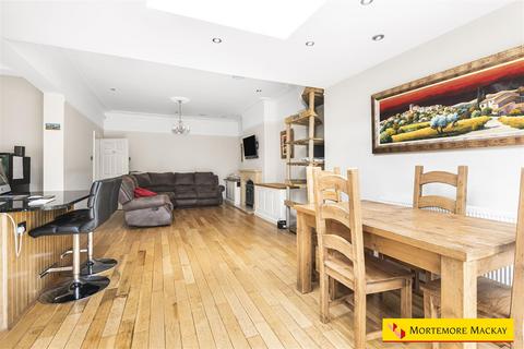 5 bedroom semi-detached house for sale, CHAIN FREE - Wellington Road, Enfield