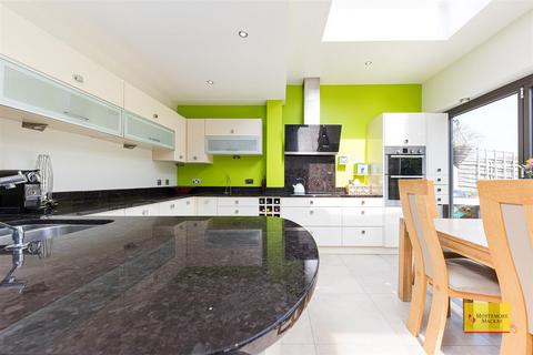 4 bedroom semi-detached house for sale, Hillcrest, London