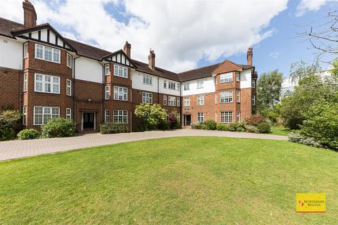 3 bedroom flat for sale, The Green, London