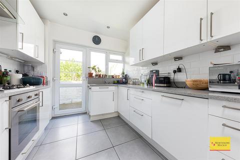 3 bedroom flat for sale, The Green, London