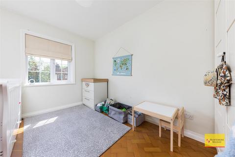 3 bedroom flat for sale, The Green, London