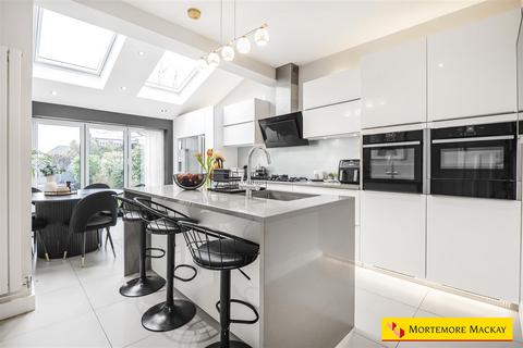 4 bedroom semi-detached house for sale, Maxim Road, London