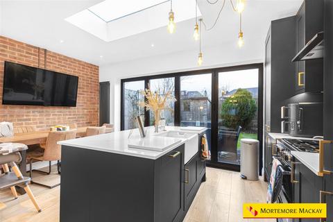 3 bedroom house for sale, Hydefield Close, London