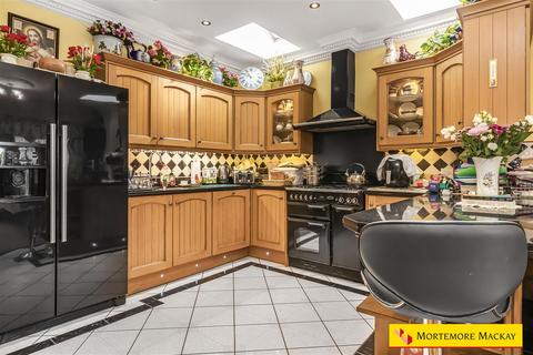 4 bedroom end of terrace house for sale, Bourne Hill, London