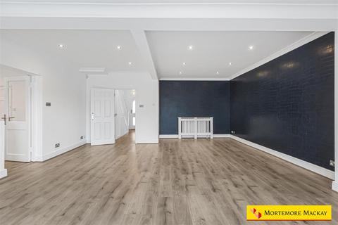 17 Cadogan Gardens, London, N21 1ES