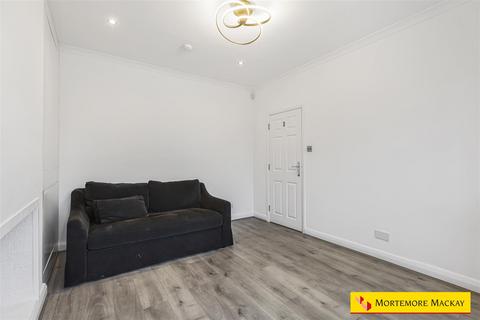 17 Cadogan Gardens, London, N21 1ES