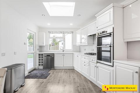 17 Cadogan Gardens, London, N21 1ES