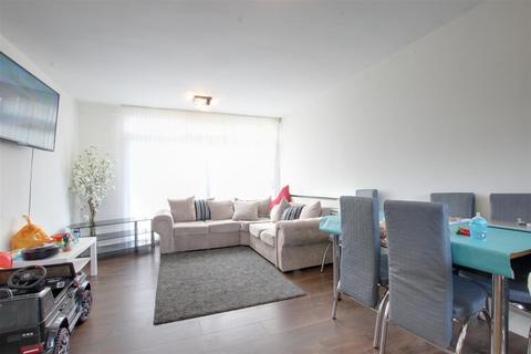 2 bedroom flat for sale, Merridene, London