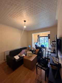 4 bedroom terraced house to rent, Henley Road Ilford IG1 2TH