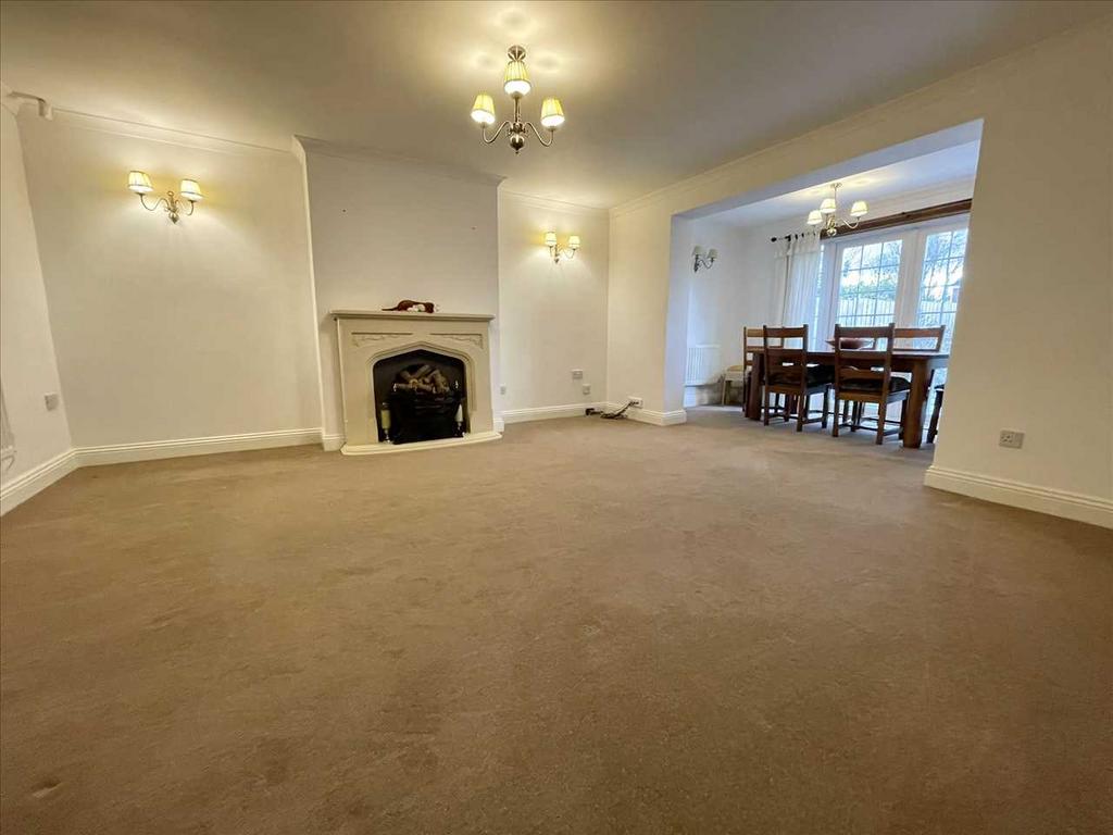 Extended lounge