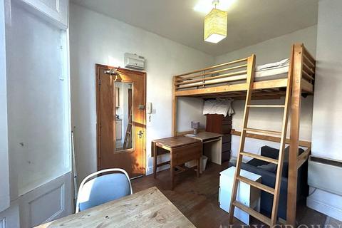 Studio to rent, Bryantwood Road, Holloway