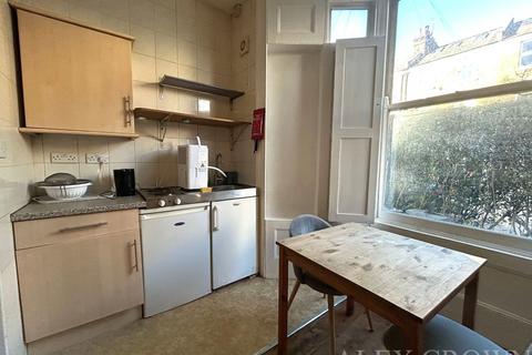 Studio to rent, Bryantwood Road, Holloway