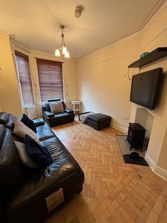 3 bedroom terraced house to rent, Heald Place, M14 5NJ