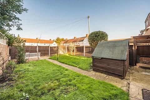 3 bedroom house to rent, Priory Road, Hounslow TW3