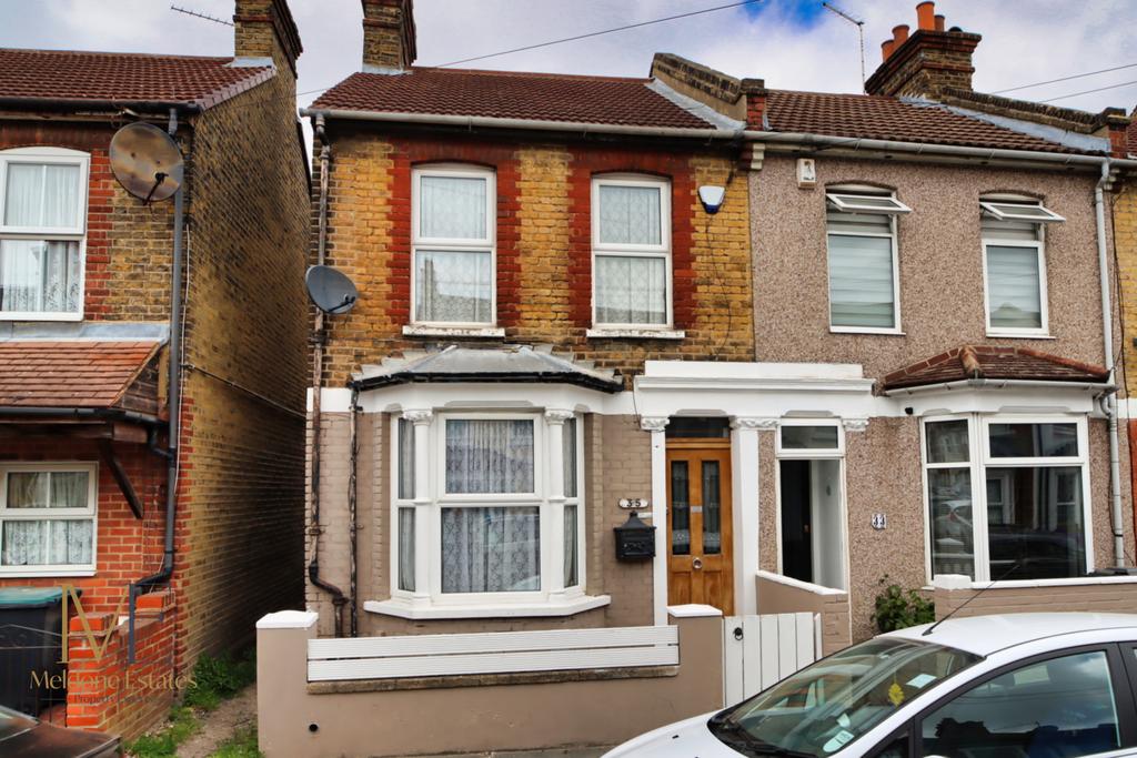 Gravesend DA11 2 bed end of terrace house - £1,500 pcm (£346 pw)