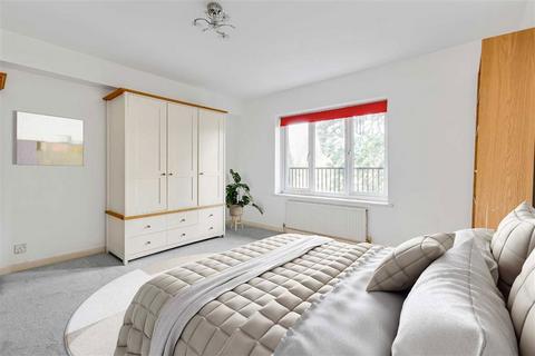 2 bedroom flat for sale, Twickenham Road, Teddington TW11