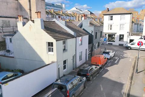 2 bedroom semi-detached house to rent, Foundry Street, North Laine, Brighton