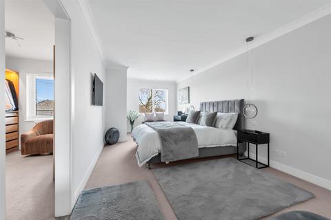 Flat 20, Blyth Wood Park, 20 Blyth Road, Bromley, BR1 3TN